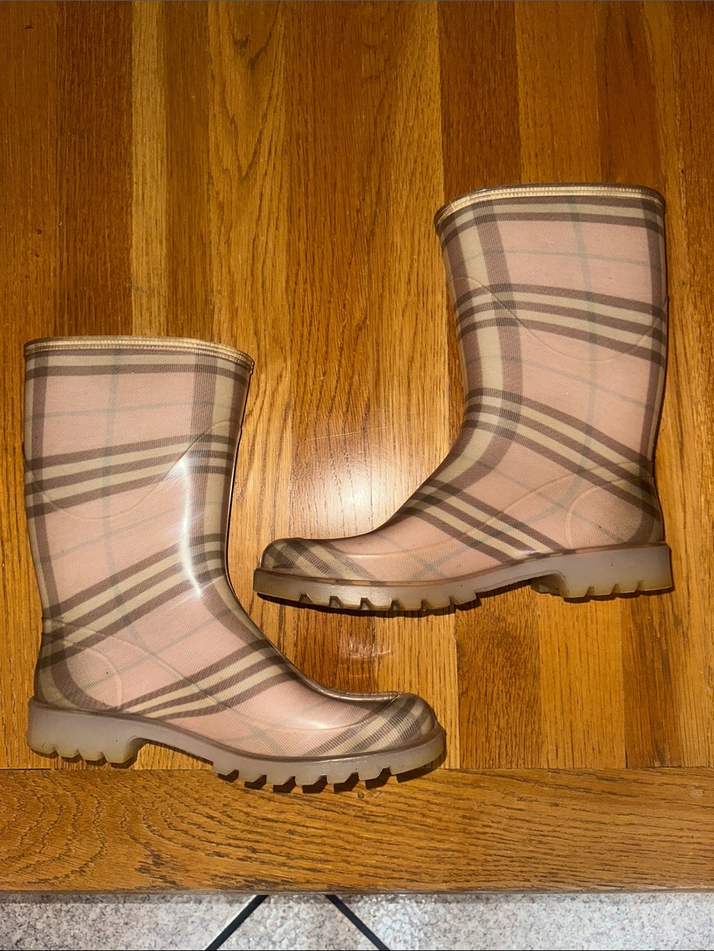 Vintage Baby pink Burberry rubber rain boots - Picture 14 of 17